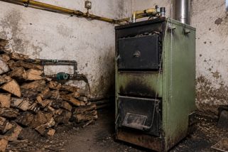 Z úřadu unikla informace, podle čeho vybírá domy na kontrolu zakázaných kotlů